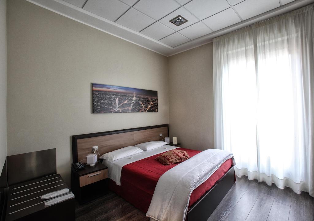 Aleksandr Brindisi Room photo